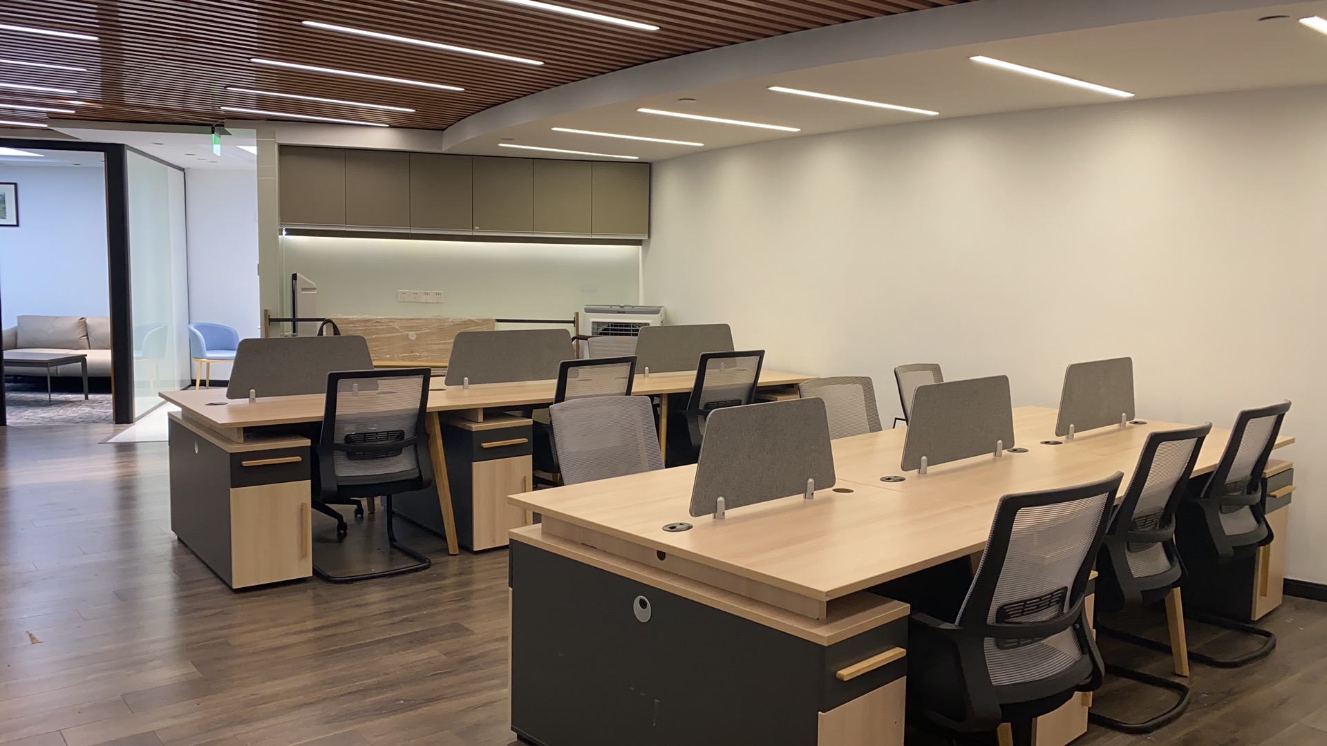 宝安大厦330平精装修带家具办公室出租